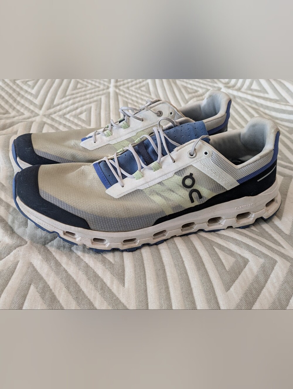 On Running Cloudflow Men’s Running Shoes — Size 14